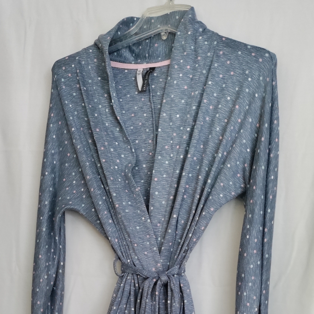 Jaclyn Intimates Robe. EUC. Fits like a Small. Two inside pockets.